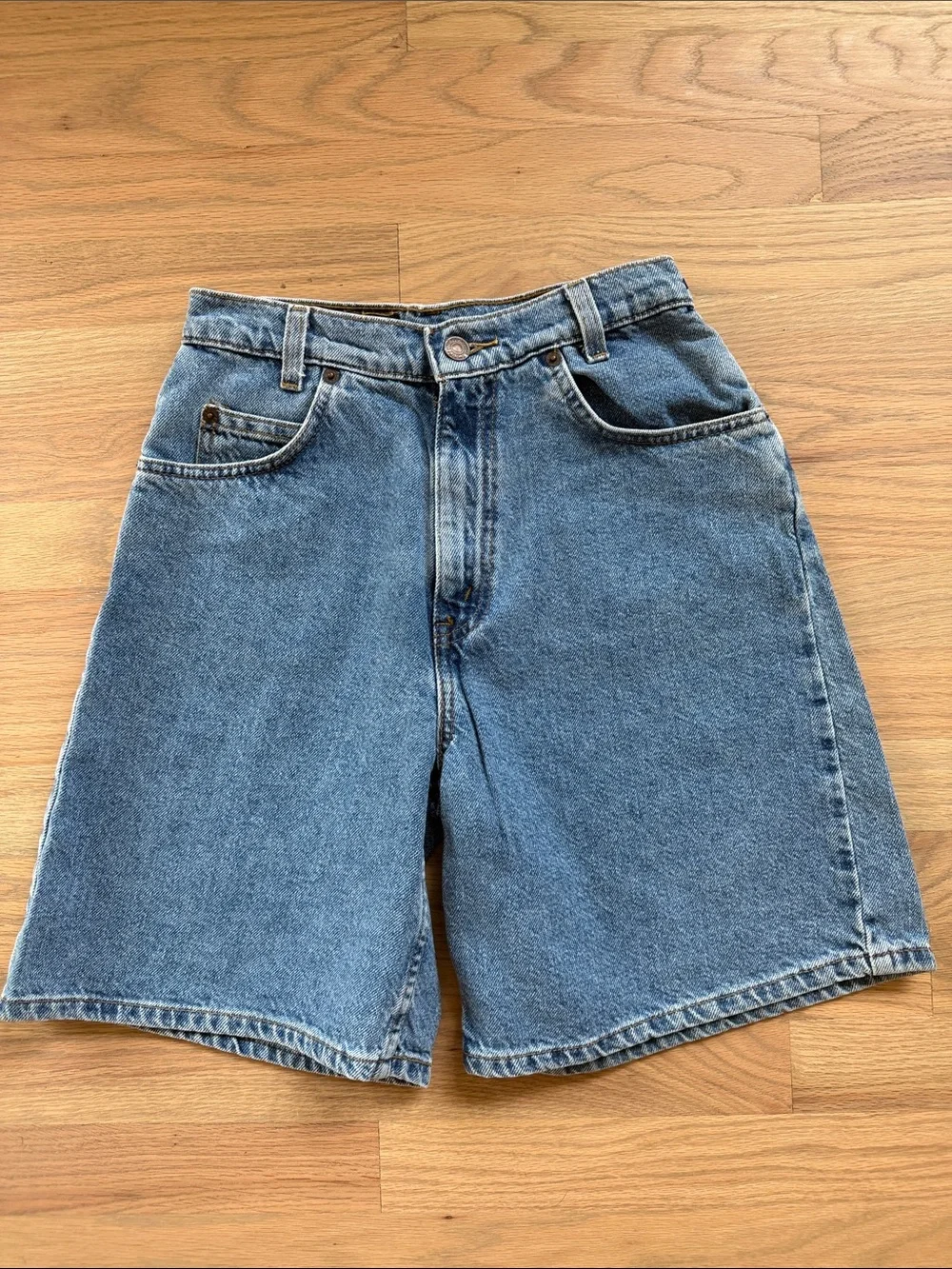 Vintage Levi’s Orange Tab 550 Relaxed Fit Denim Shorts Women’s 16